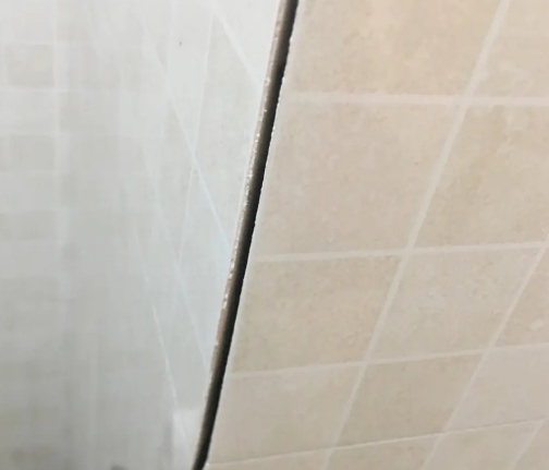 惠水瓷砖空鼓维修公司分享阳台瓷砖脱落的修复过程可以分为以下几个步骤